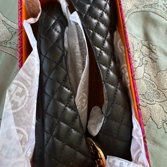 LIKE NEW TORY BURCH FLATS - Picture 8 of 9